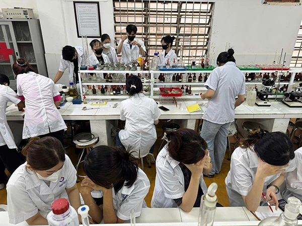 Học ngành Xét nghiệm ở Trường Cao đẳng Y Dược Pasteur