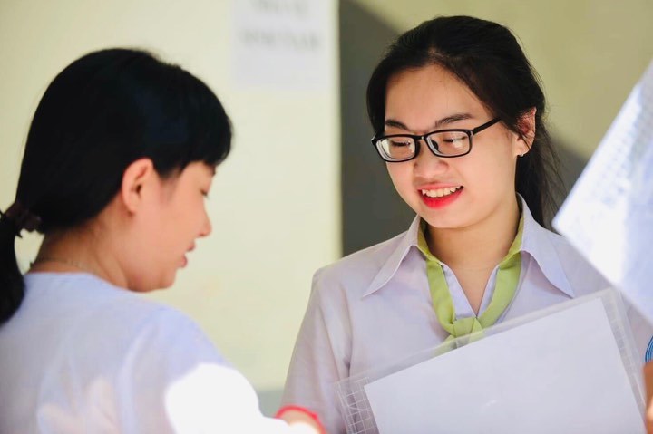 Truong Dh Dau Tien Thong Bao Tuyen Sinh Nam 2020