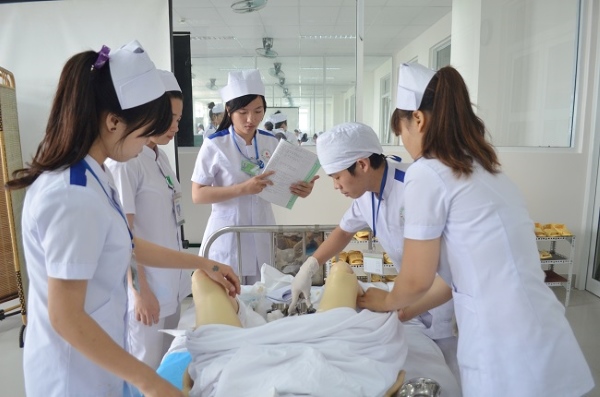 Mức lương Điều dưỡng chuyên ngành Hộ sinh có hấp dẫn không?