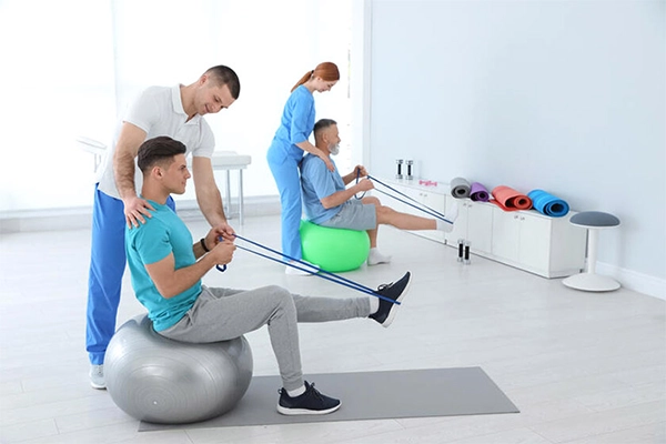 Nội dung trong giáo trình Vật lý trị liệu phục hồi chức năng đào tạo những gì?