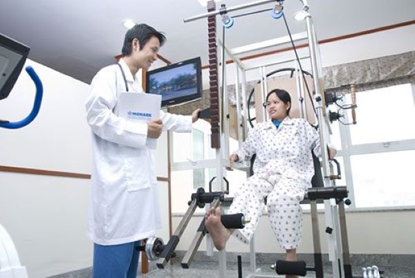 Những yếu tố ảnh hưởng tới mức lương ngành Vật lý trị liệu phục hồi chức năng