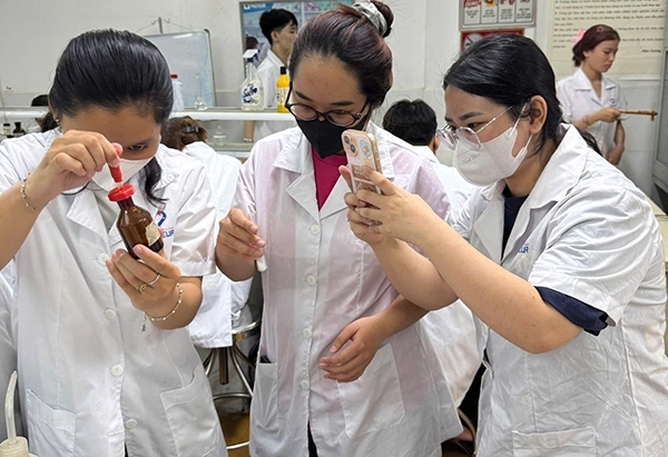 Những môn thi liên thông từ Cao đẳng Dược lên Đại học