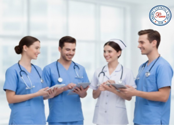 Điều dưỡng lương bao nhiêu? Thu nhập thực tế có thật sự hấp dẫn?