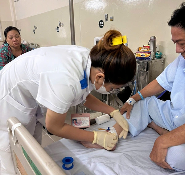 Học Cao đẳng Điều dưỡng để trở thành Điều dưỡng ngoại khoa chuyên nghiệp