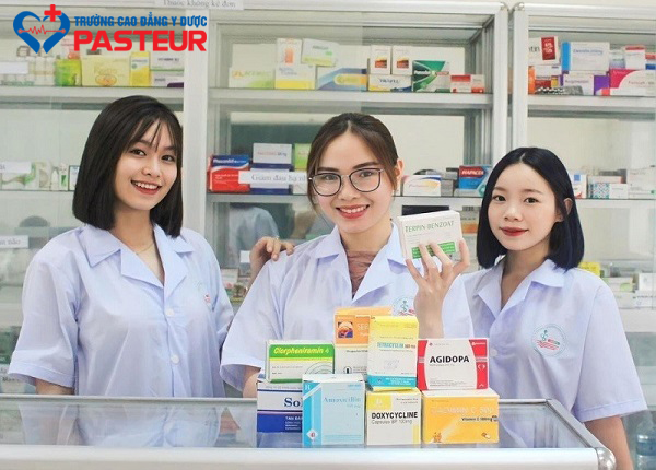 Dược sĩ Cao đẳng gọi là gì? Giải thích chính xác nhất theo quy định hiện nay