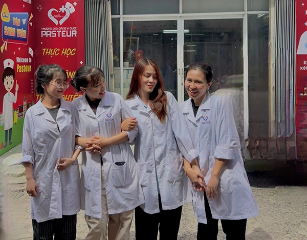 Ngành Hộ sinh là gì & vai trò trong hệ thống y tế