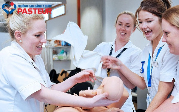 Công việc của Nữ Hộ sinh là gì?