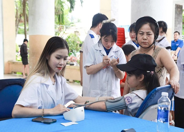 Con gái học Y nên chọn ngành nào?