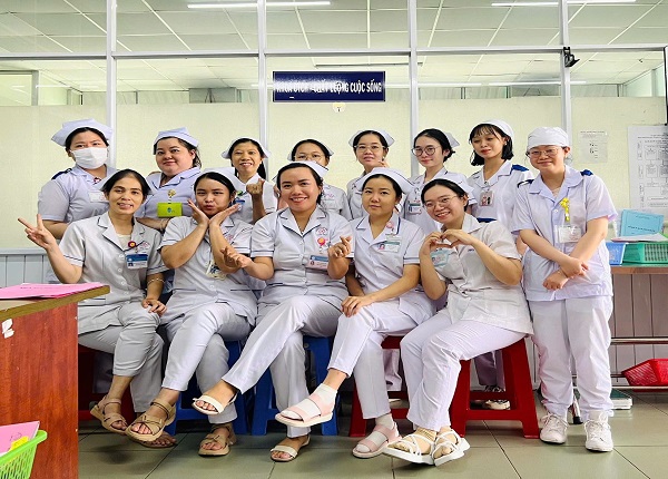 Vì sao con gái thường yêu thích ngành Y?