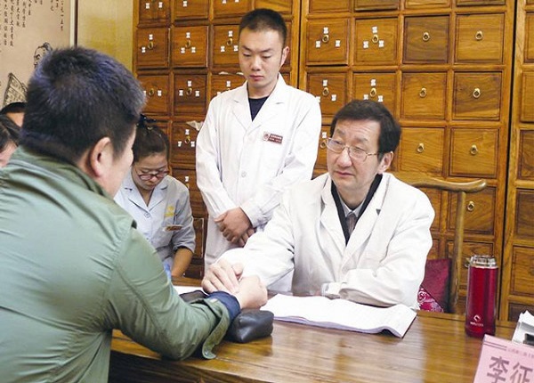 Bác Sĩ Y Học Cổ Truyền: Vai Trò, Nhiệm Vụ và Tầm Quan Trọng Trong Chăm Sóc Sức Khỏe