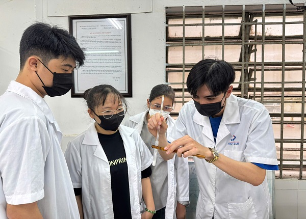 Các yếu tố ảnh hưởng đến học phí Cao đẳng Dược