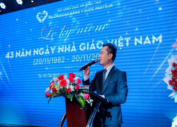 TS. Bùi Văn Tự – Chủ tịch sáng lập Trường Cao đẳng Y Dược Pasteur phát biểu trong buổi lễ