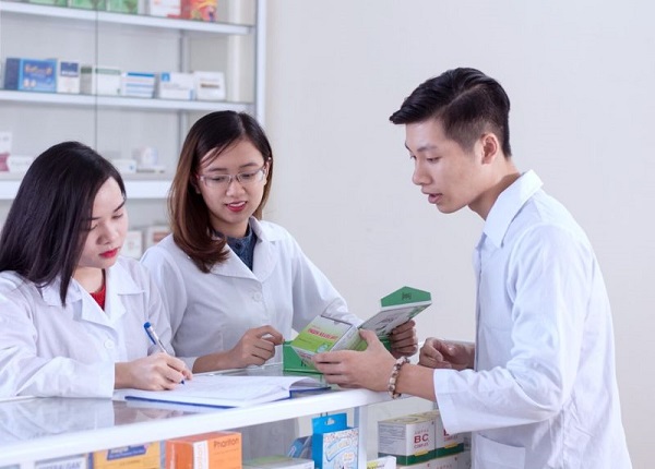 Những yếu tố ảnh hưởng đến điểm chuẩn ngành Dược