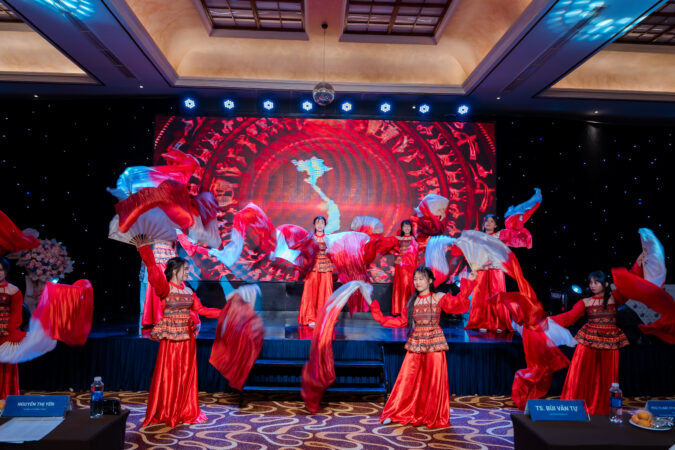 Tiết mục “Làng tôi” đầy cảm xúc của lớp Điều dưỡng K17.02
