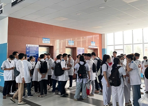 Những ngày đầu tiên làm quen với môi trường bệnh viện 