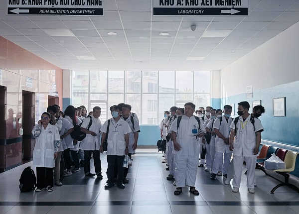 Sinh viên ngành VLTL&PHCN Trường Cao đẳng Y Dược Pasteur và hành trình thực tập tại Bệnh viện 1A