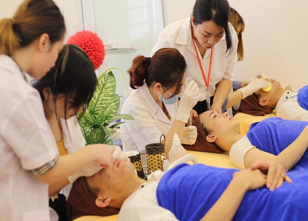 Học Cao đẳng Chăm sóc sắc đẹp ra trường làm công việc gì?