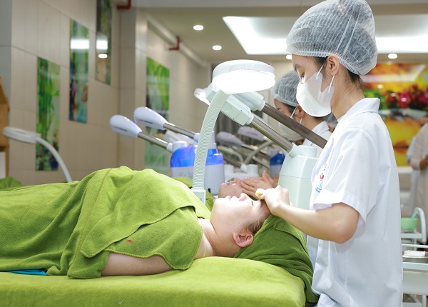 Học phí Cao đẳng Chăm sóc sắc đẹp gồm những khoản nào?